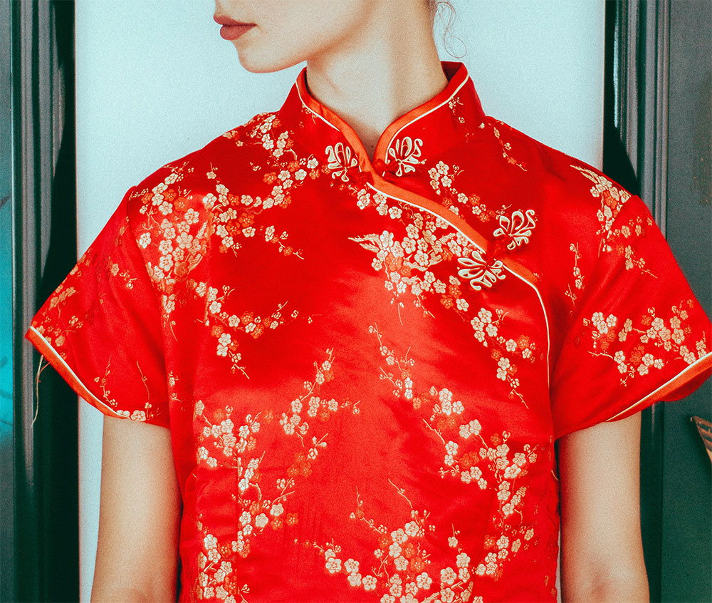красная блузка в китайском стиле