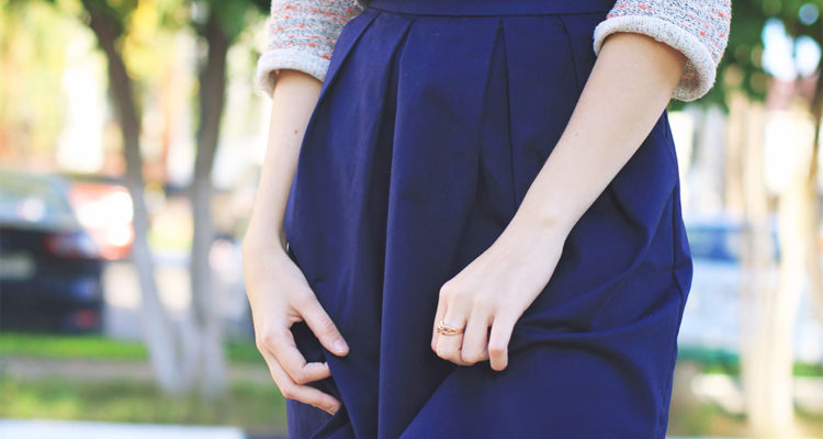 стильная синяя юбка